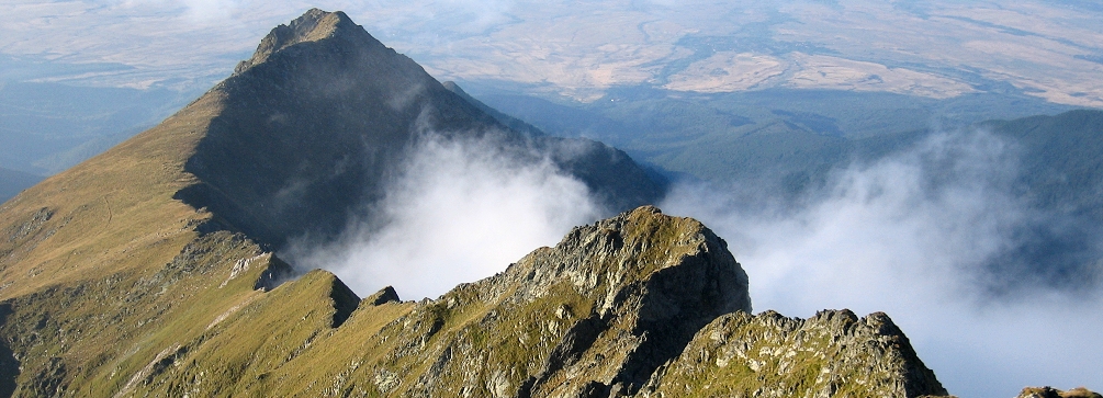 Netedu peak from Vanatoarea lui Buteanu, Fagaras Mountains (Transylvanian Alps), Romania